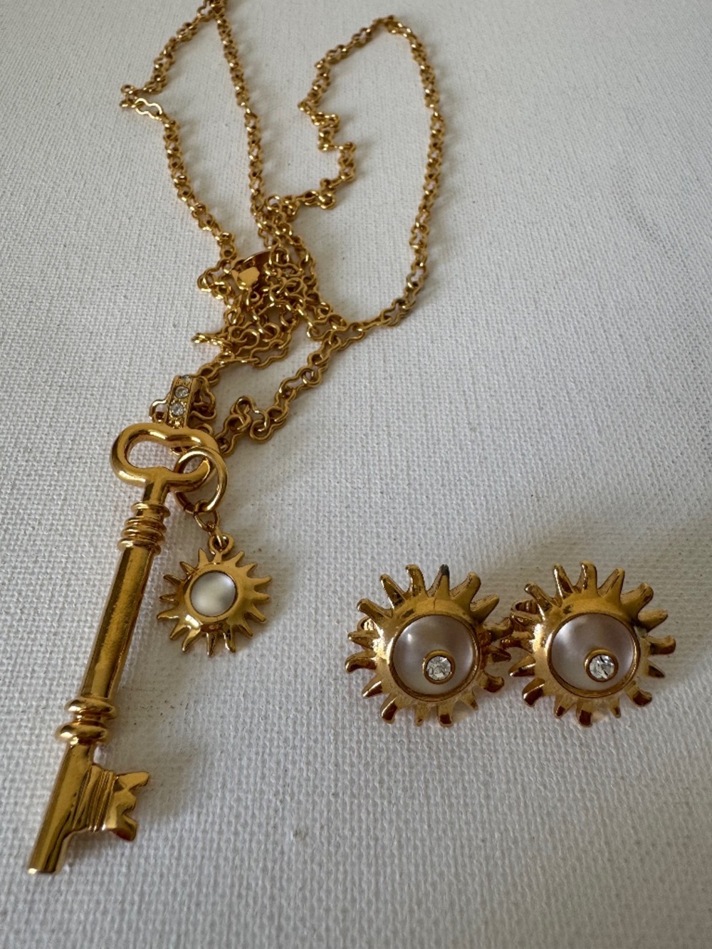 Smithsonian Museum 150th Anniversary Key Necklace Sunburst Earrings Set